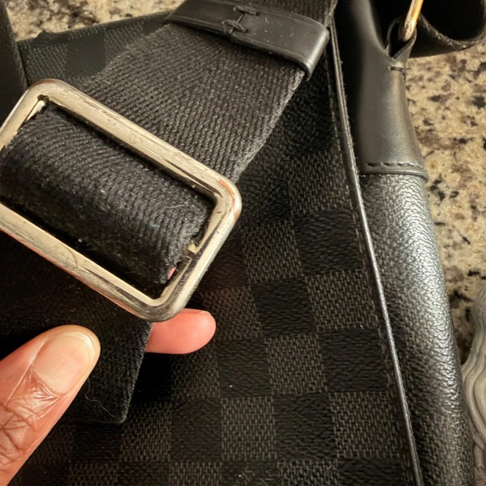 Louis Vuitton district Pm messenger bag